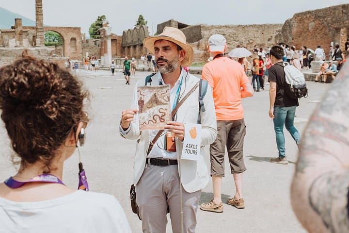 Pompeii 2-hour Private Tour with an Archaeologist-Ticket included