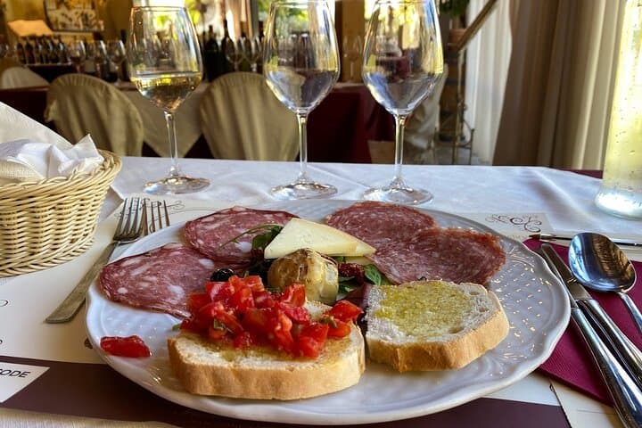 Florence: Private Cooking Class in San Gimignano and Wine Tasting