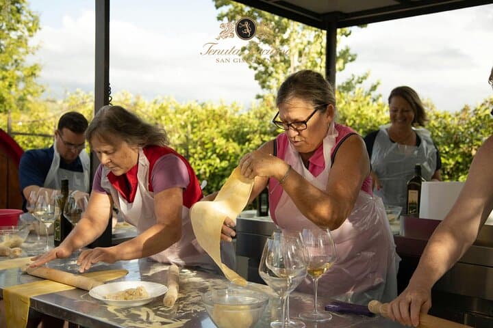 Florence: Private Cooking Class in San Gimignano and Wine Tasting