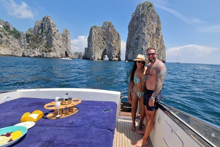 Private Capri & Positano Yacht Tour from Sorrento-Positano-Capri