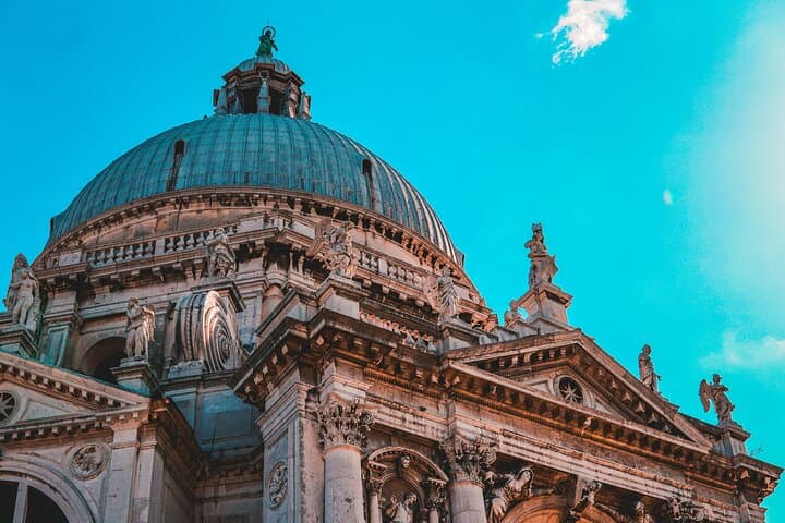 Full Day Private Venice Tour from Milan with Free Photography