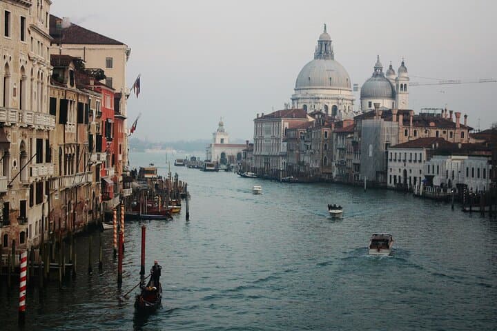 Full Day Private Venice Tour from Milan with Free Photography