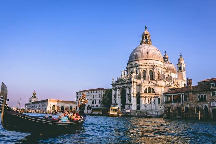 Full Day Private Venice Tour from Milan with Free Photography