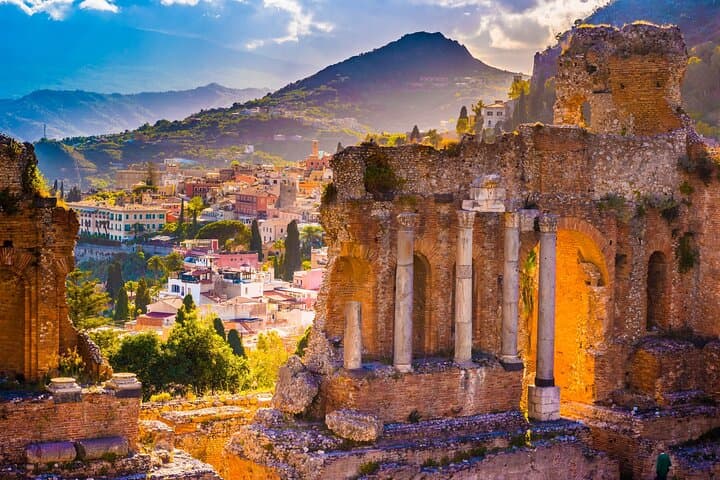 Deluxe SicilyTaormina and Savoca Tour from Messina Cruise Port
