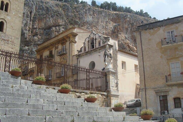 Cefalù Walking Tour with Audio and Written Guide by a Local
