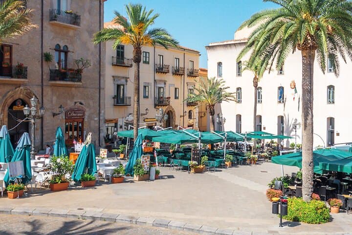 Cefalù Walking Tour with Audio and Written Guide by a Local