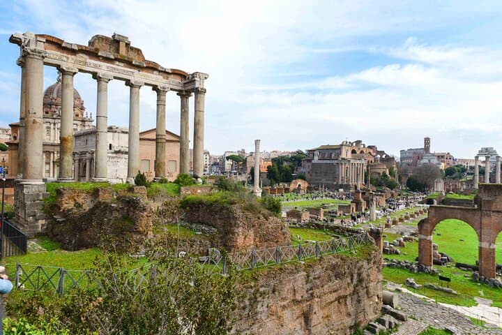 Rome: Colosseum Arena, Roman Forum & Palatine Hill Tour