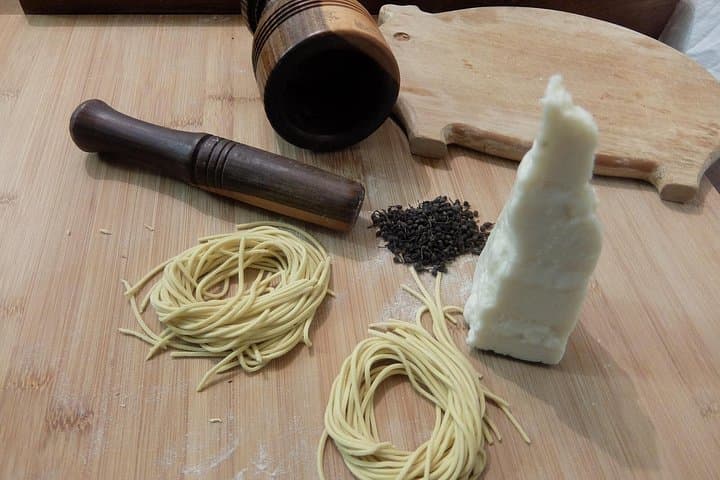 Home Cooking in Testaccio: Cacio e Pepe, Amatriciana, Carbonara