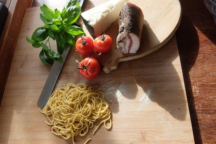 Home Cooking in Testaccio: Cacio e Pepe, Amatriciana, Carbonara
