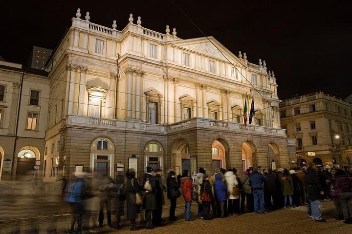 Private Milan Night Lights & Landmarks Tour