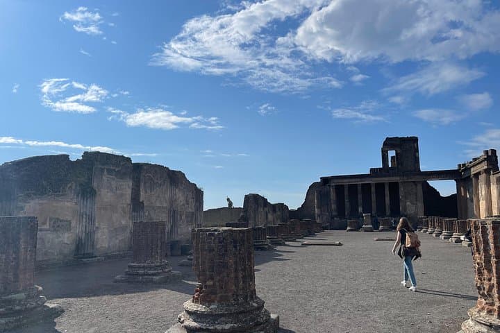 Pompeii Guided Tour from Positano with an Archaeologist