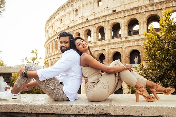Leaning on love with the Colosseum as your backdrop.