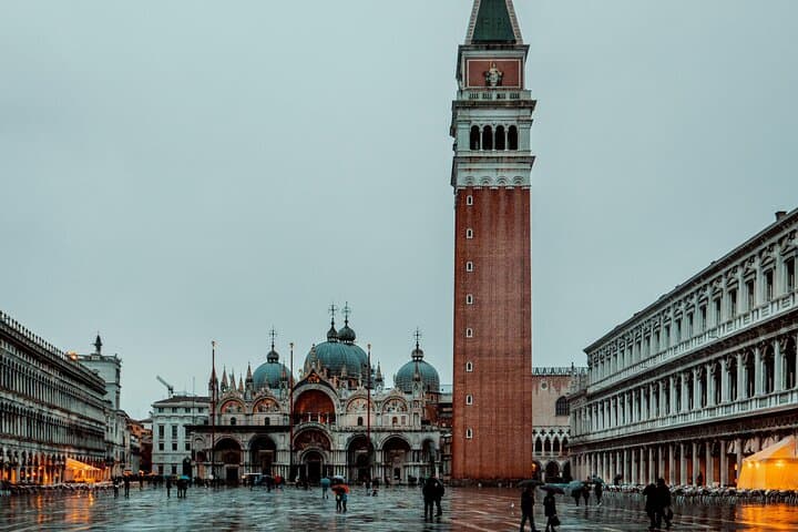 Walking Tour in Venice and Gondola Ride