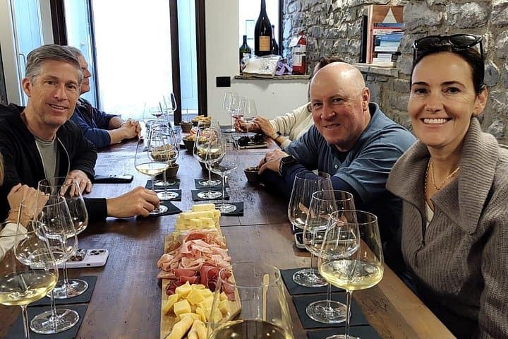 Varenna: guided Walking Tour with Wine & Food tasting