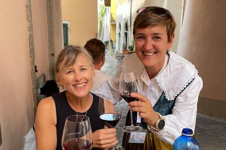 Varenna: guided Walking Tour with Wine & Food tasting