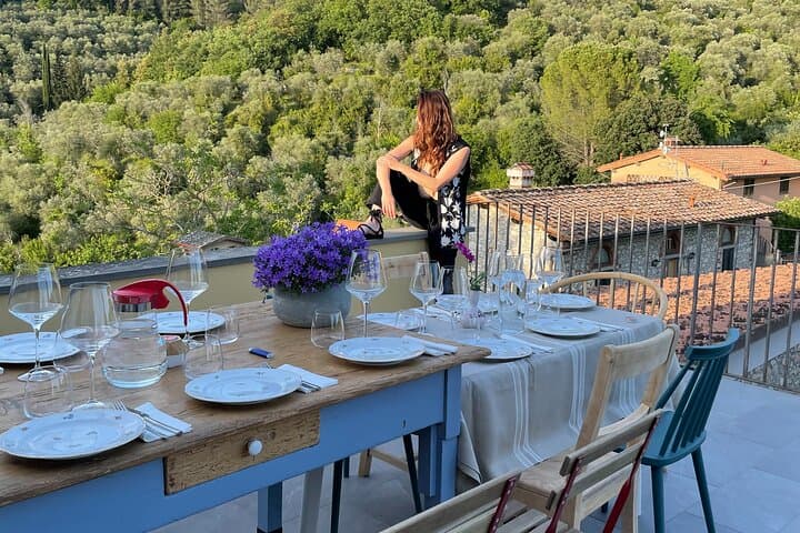 I look forward to welcoming you to my terrace, where we will eat all the delicious recipes prepared together surrounded by nature