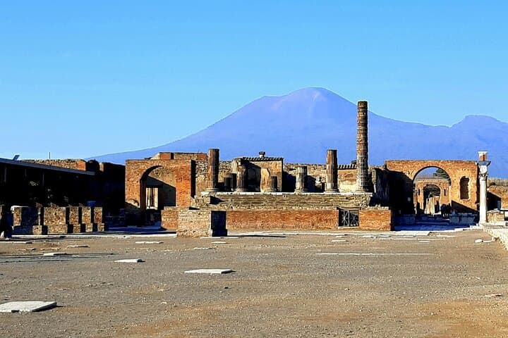 Private 12 Hour Tour to Pompeii from Rome with Free Photoshoot