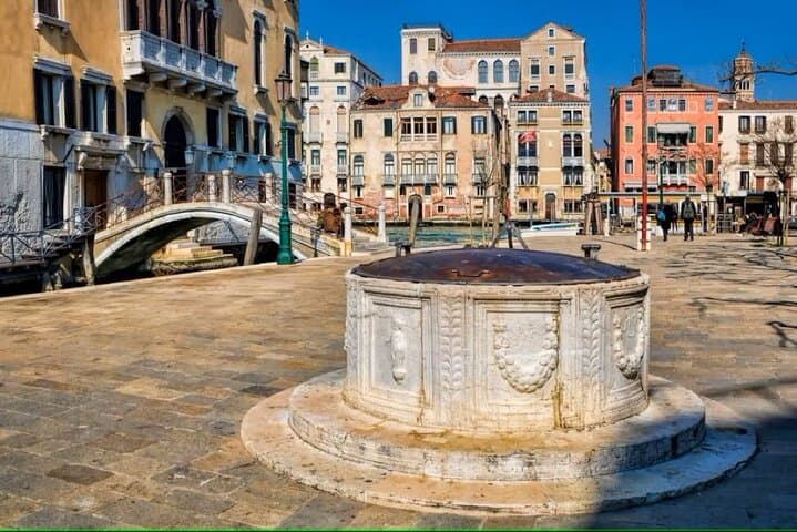 Venice Peggy Guggenheim Art Walking Tour