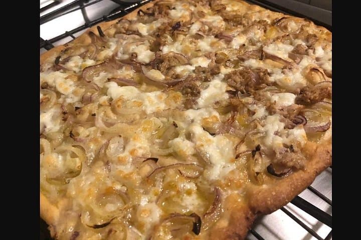 Traditional Pizza & Focaccia Cooking Class in Cortona