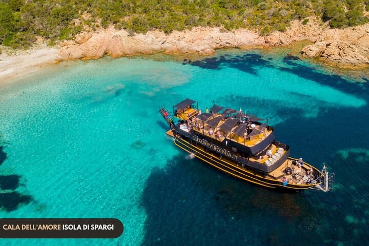 La Maddalena Archipelago Boat Tour VIP Bridge – Full day