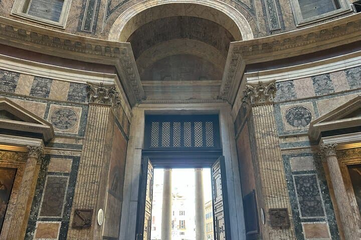 Fast Track Ticket in Pantheon (Rome) with Audio Guide