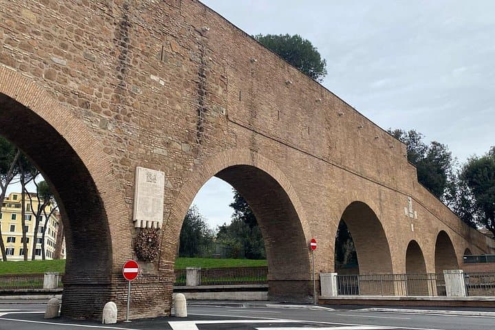 Vatican Papal Tunnel and Castel Sant’Angelo Experience