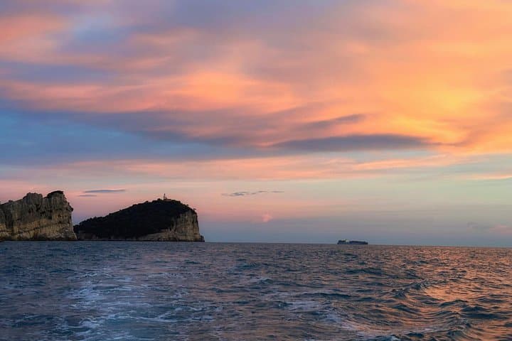 Private sunset boat tour with Ligurian focaccia and wine.