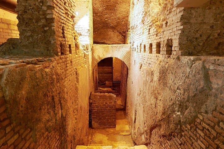 Rome:Tour of the Trevi Fountain and its Underground Secrets+Ebook