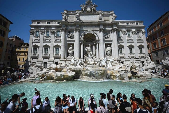Rome:Tour of the Trevi Fountain and its Underground Secrets+Ebook