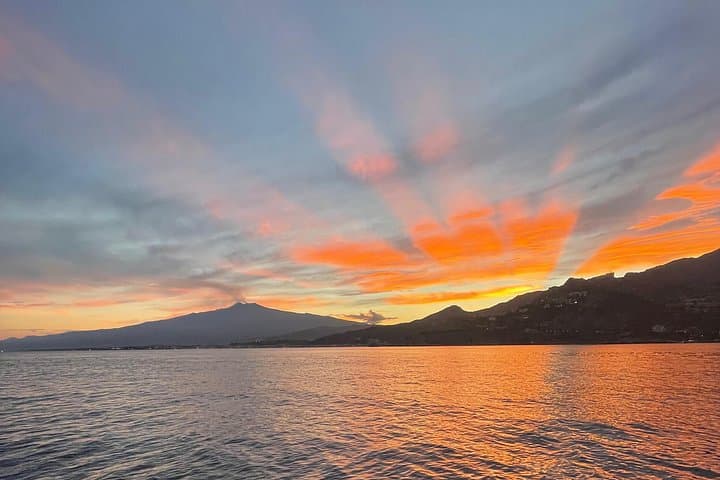 Sunset boat excursion in Taormina