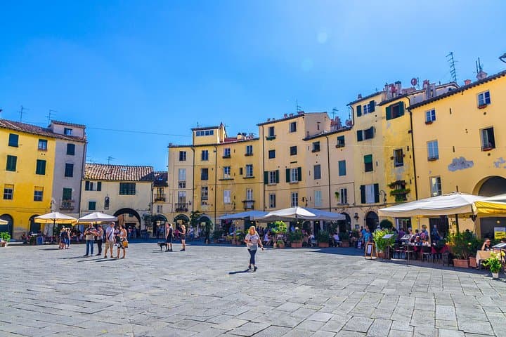 Explore Lucca in 60 minutes with a Local