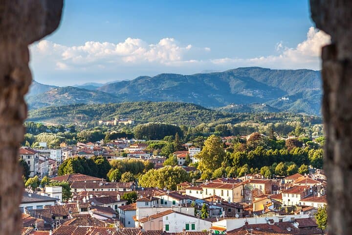 Explore Lucca in 60 minutes with a Local