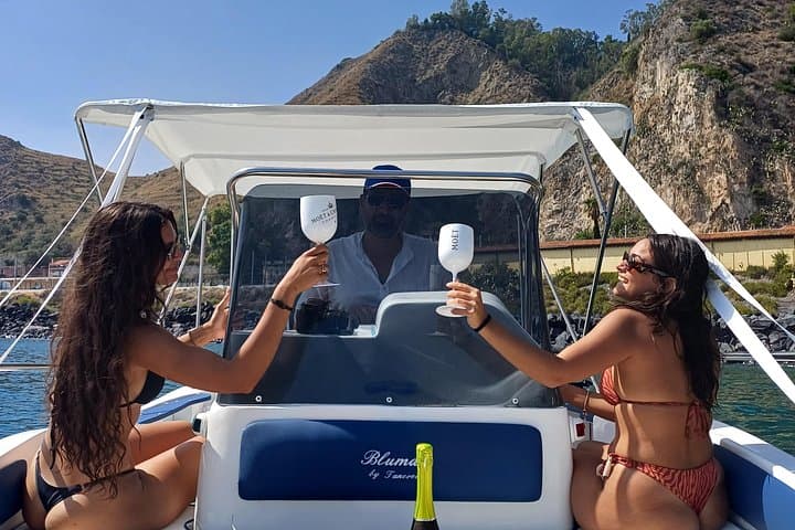 Boat tour in Taormina, susent aperitif, dolphin watching