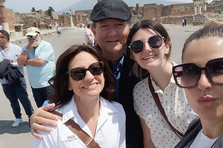 Transfer from Sorrento to Rome with stop at Pompeii or Vice Versa