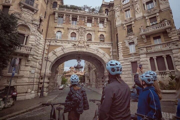 5 days between Rome and Umbria: with private transfer and e-bike tour