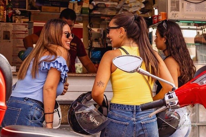 Socializza e goditi ogni momento del tour con il tuo gruppo in un clima di spensieratezza e allegria.
