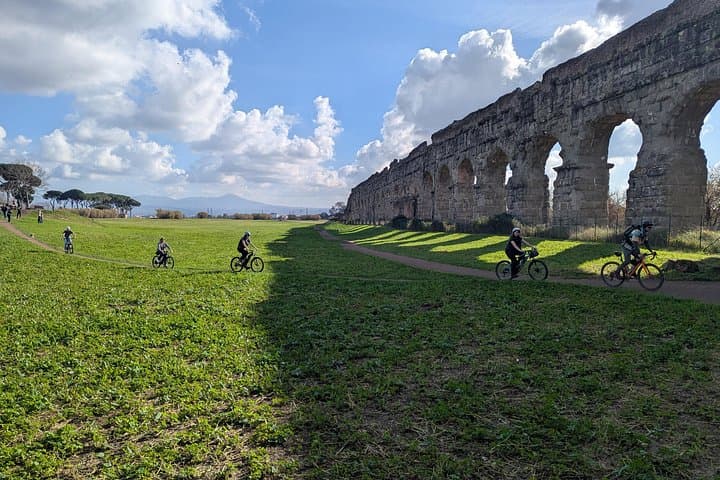 Rome: Appia Antica E-Bike tour with Rome's Underground Labyrinth