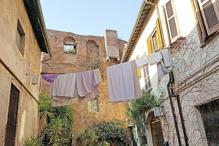 Trastevere Quarter and Tiberine Island Private Tour with Gelato