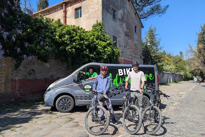 Rome: Appian Way E-bike Tour, Catacombs, Aqueducts & Transfer