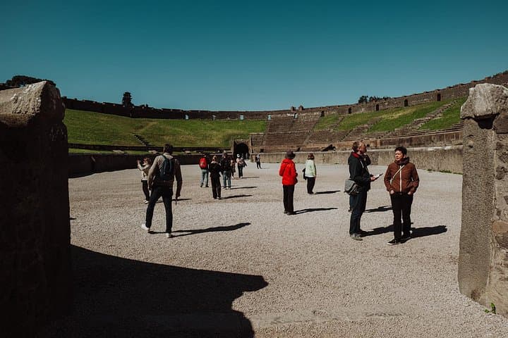 Pompeii in 2 Hours with Archaeologist & Amphitheatre Visit