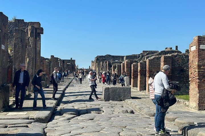 Pompeii Private Tour from Positano with an Archaeologist