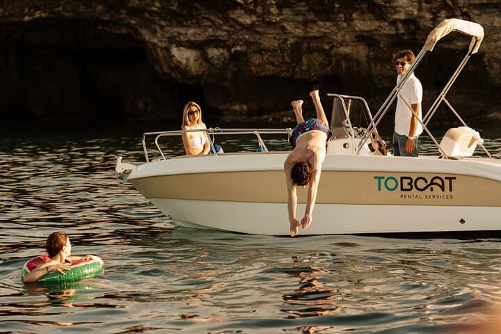 Boat tour from Monopoli to the Polignano caves with aperitif