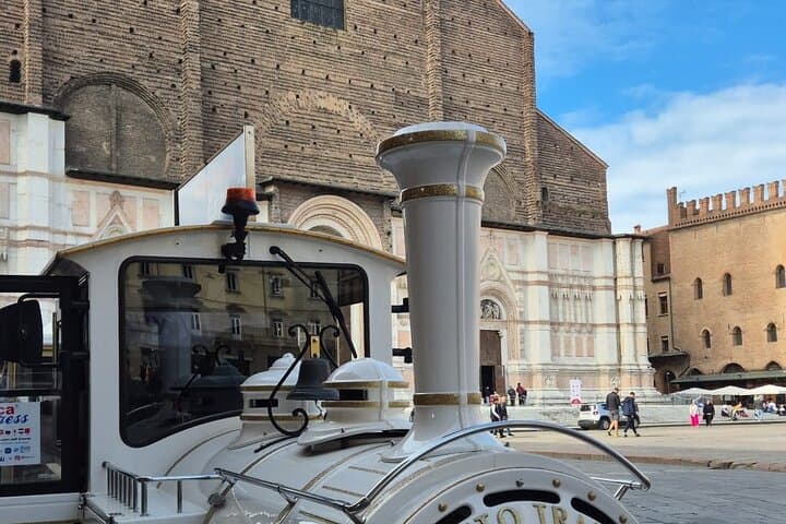 San Luca Experience Tour skip the line and Food Tasting