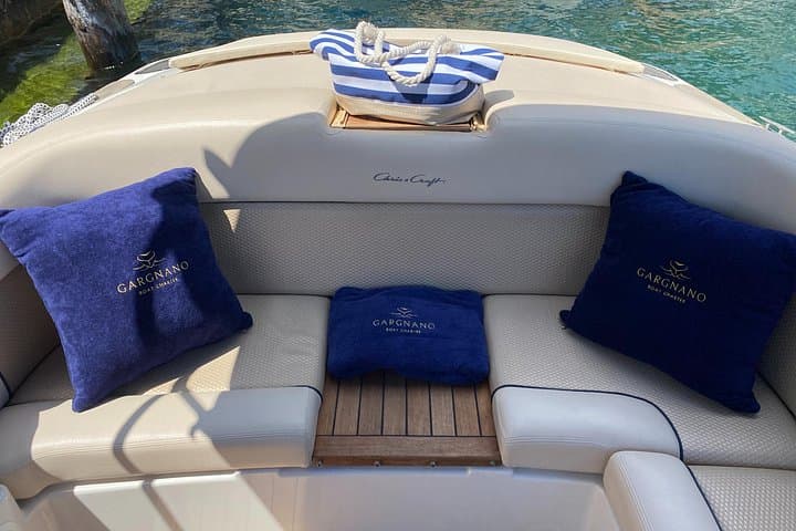 Private boat tour on Lake Garda with Skipper 2H