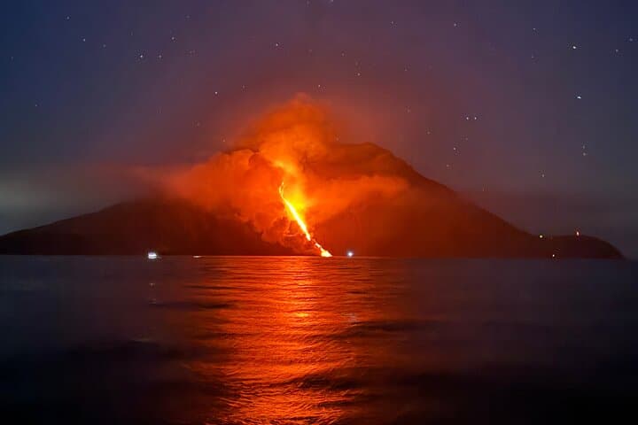 7 Days Sailing the Stunning Aeolian Islands by Catamaran