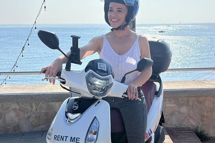 Rent the latest generation scooters in style and freedom