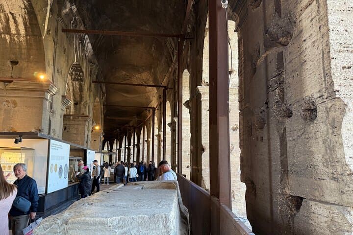 Colosseum-Roman Forum and Palatine Hills Guided Tour