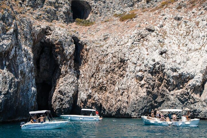 Excursions to the caves of S. M. of Leuca near the Cave of the Blow