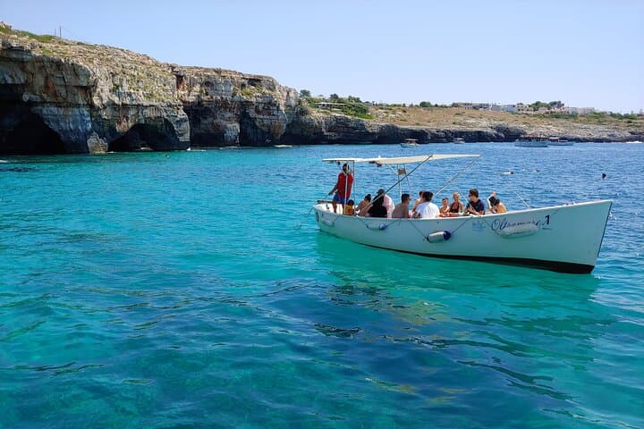 Excursions to the caves of S. M. of Leuca near the Cave of the Giants