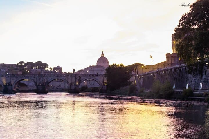 Private Guided History River Tour on a Luxury Boat